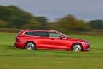 Volvo V60 D3 Momentum 2018 года (UK)